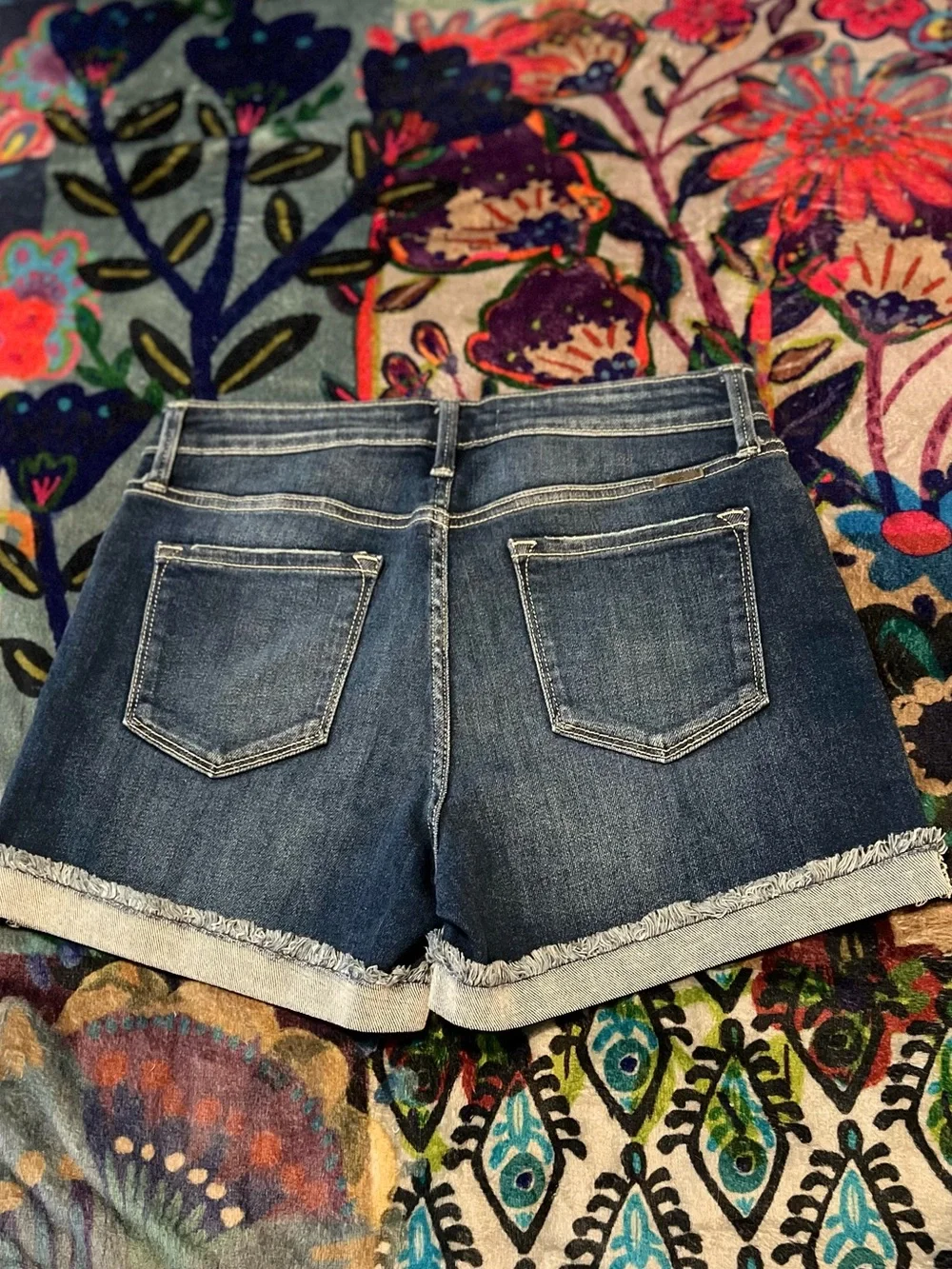 KanCan Mid Rise Cuffed Denim Shorts Size 9/28 Stretch Jean Shorts - NEVER WORN